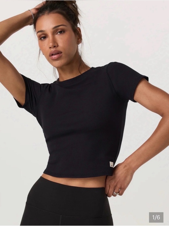 Vuori Tops - Vuori Pose fitted short sleeve shirt
